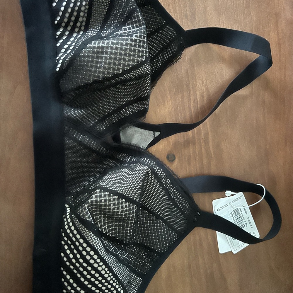 Lululemon Awake to Lace bra, 36B NWT